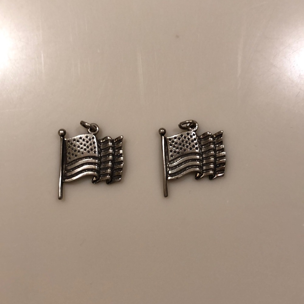 Lot of 10 sterling silver charms. - Picture 4 of 7
